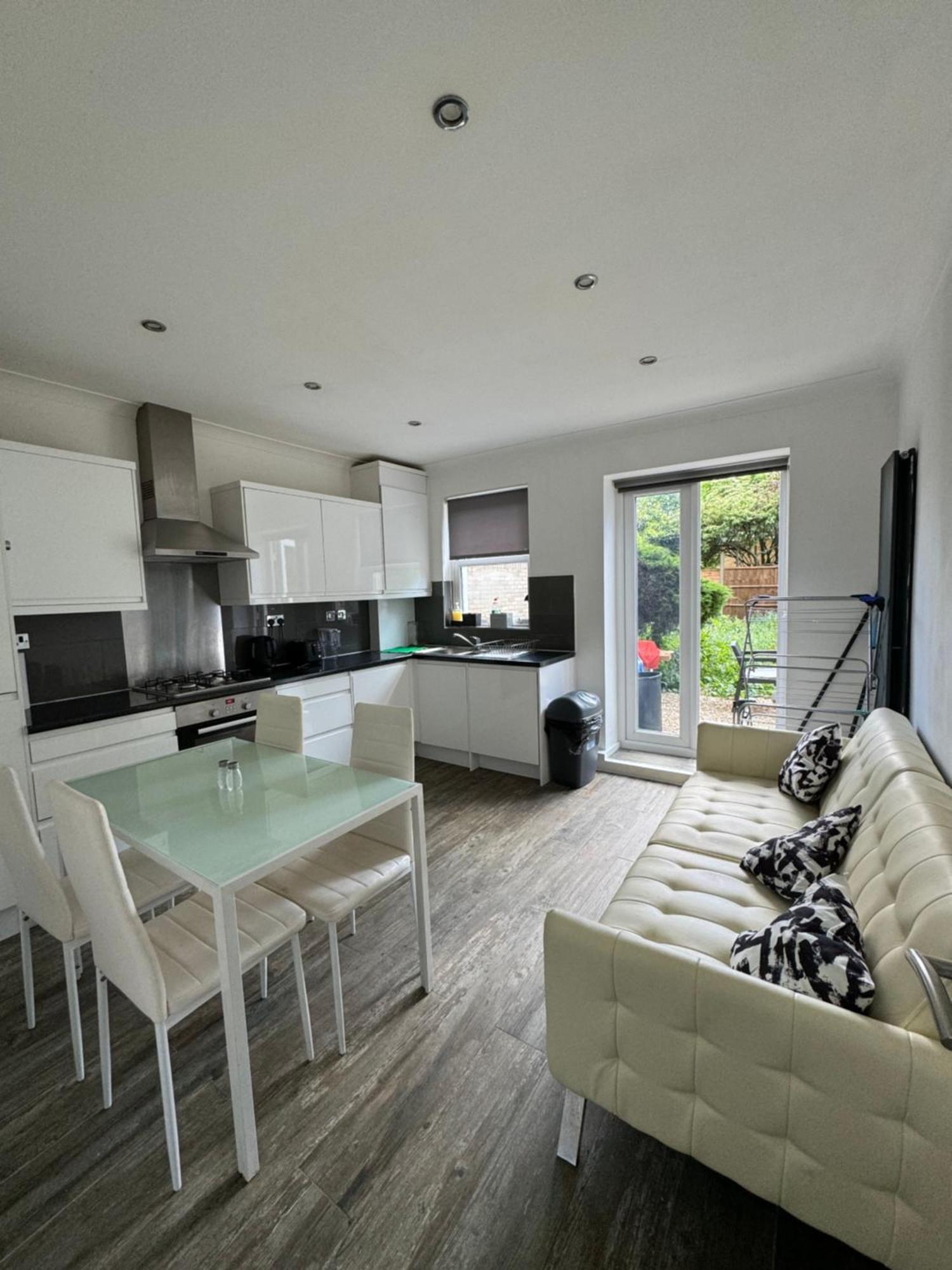 Manor Court 1 Apartment ลอนดอน ภายนอก รูปภาพ