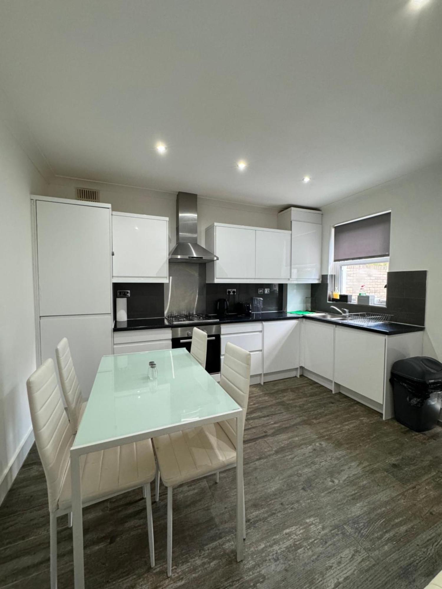 Manor Court 1 Apartment ลอนดอน ภายนอก รูปภาพ